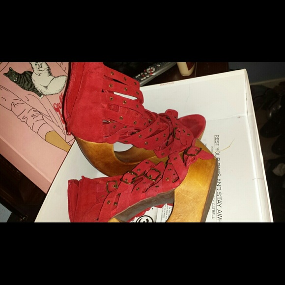 ??REDUCED?? JC wedge platform (originally $90)