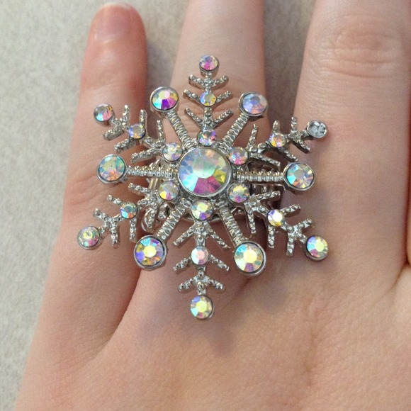 Rhinestone snowflake ring!