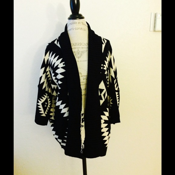 ❌Sold❌Forever 21 Aztec cardigan