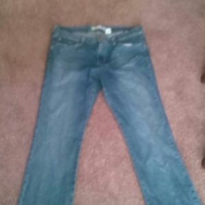 Old navy low wasit boot cut!!!  Never worn $5