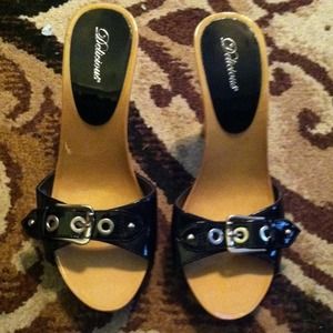 😵😵 on HOLD Sexy Black Heels