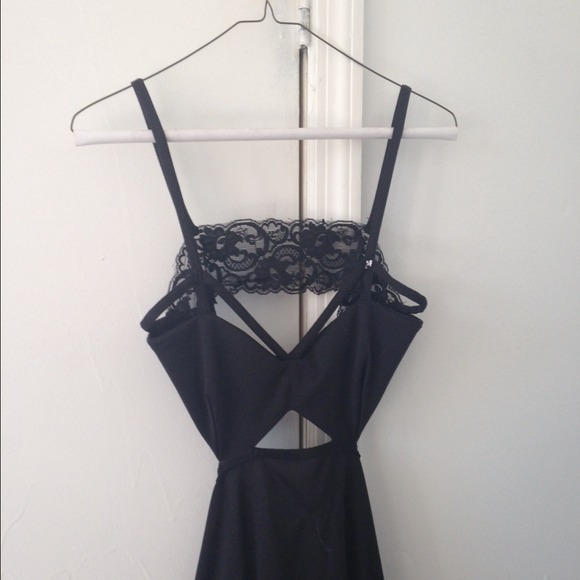 Black dress - Picture 3 of 4