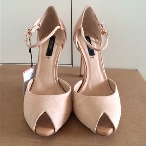 Blush pink ankle strap pumps NWT