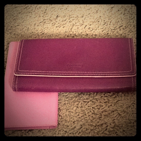 Coach tri fold wallet with checkbook cover
