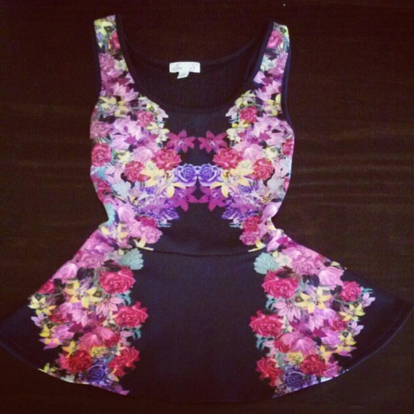 Selling  peplum floral top xs