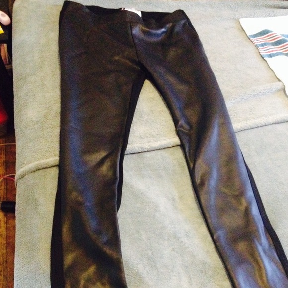 ******SOLD*****Leather leggings