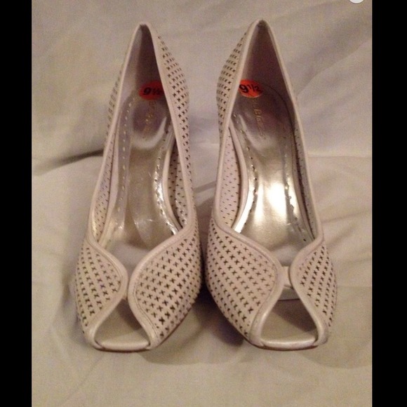 Price ✂️ Bcbgirls Pearl White Pumps Size 9.5