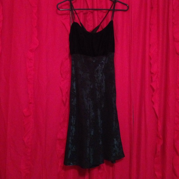 11/12 criss cross back velvet and emerald dress