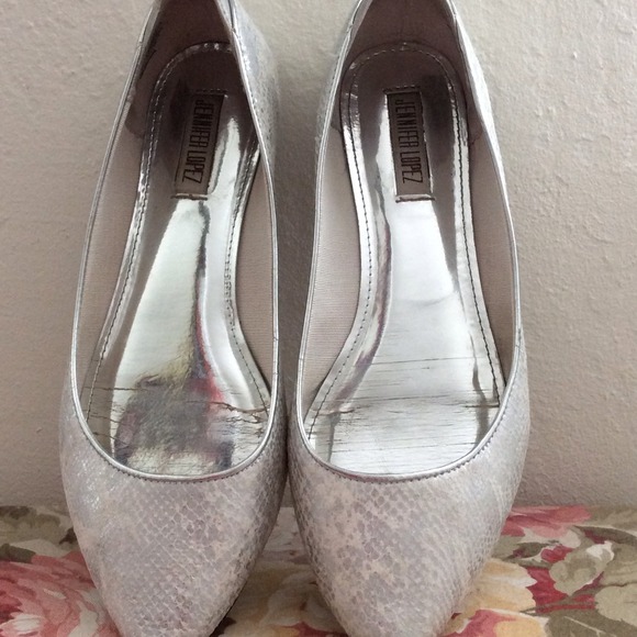 Jennifer Lopez Flats size 9