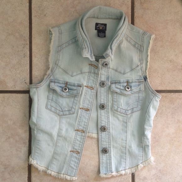 Denim wash vest