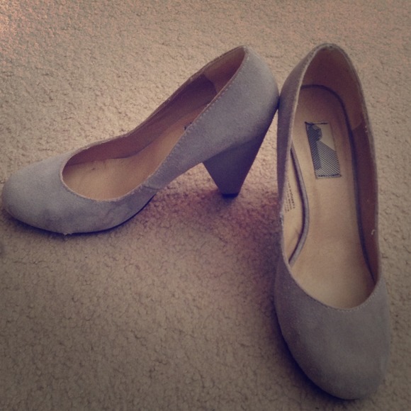 Gray suede pumps. Tan lining