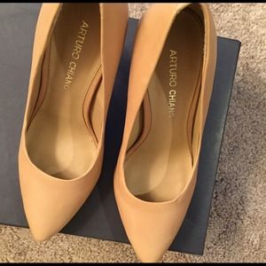 New! "Arturo Chiang" nude heels in box
