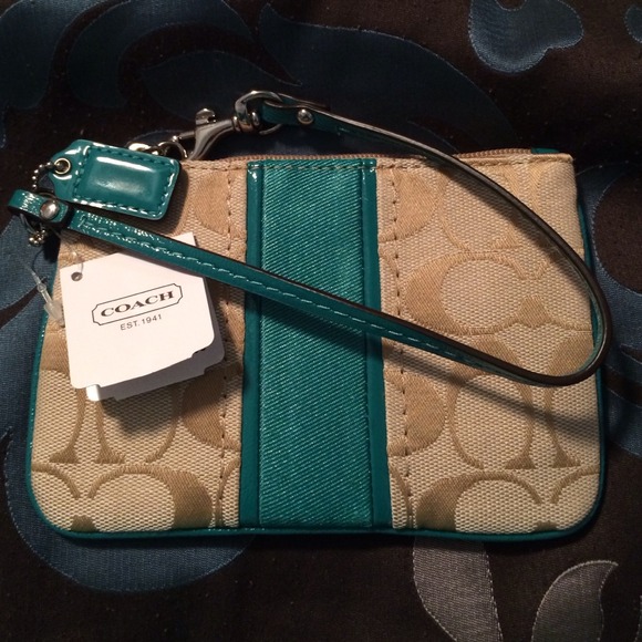 🚫🚫SOLD🚫🚫 Coach wristlet