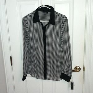 Black and white printed collar shirt