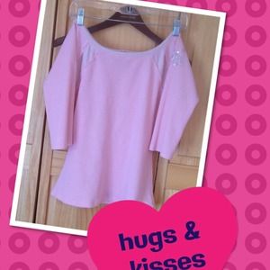 Xoxo off the shoulder 3/4 sleeve length top!