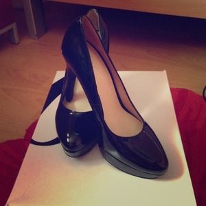 BLACK PUMPS!