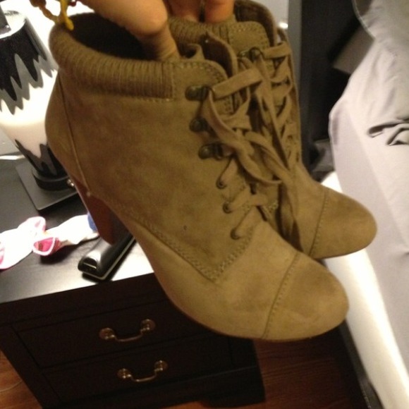 Cute bootie heels - Picture 3 of 3