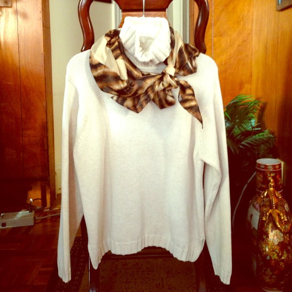 Cream colored turtleneck sweater - Picture 1 of 3