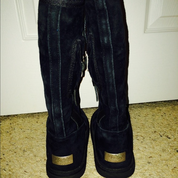 Reduced! Black Uggs!