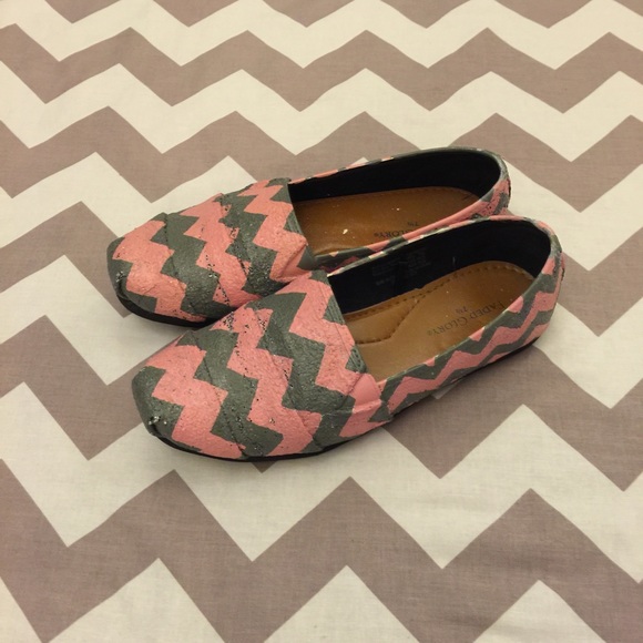 🚫GONE🚫🎉HP🎉 Custom Painted Toms Style Shoes - Picture 2 of 3