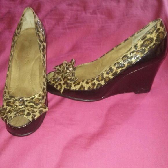 Aerosoles wedge hills/reducing the price!!!