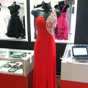 One shoulder gown