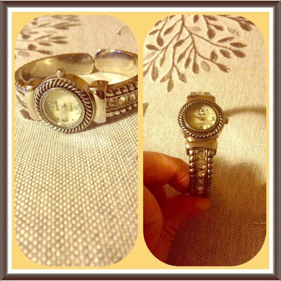 Beautiful watch - Picture 1 of 4