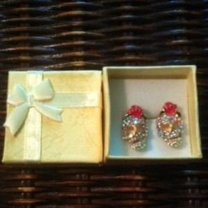 Skull Rhinestone Stud Earrings!