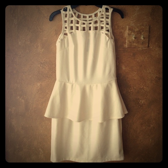 🚫sold🚫Off white cutout peplum dress🚫sold🚫