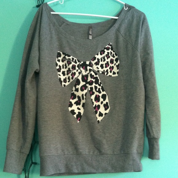 Gray Leopard Bow Sweater / Sweatshirt