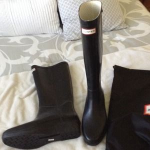 Hunter black wedge rain boots