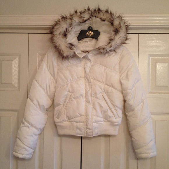 ❄️Forever 21 White Puffy Jacket❄️