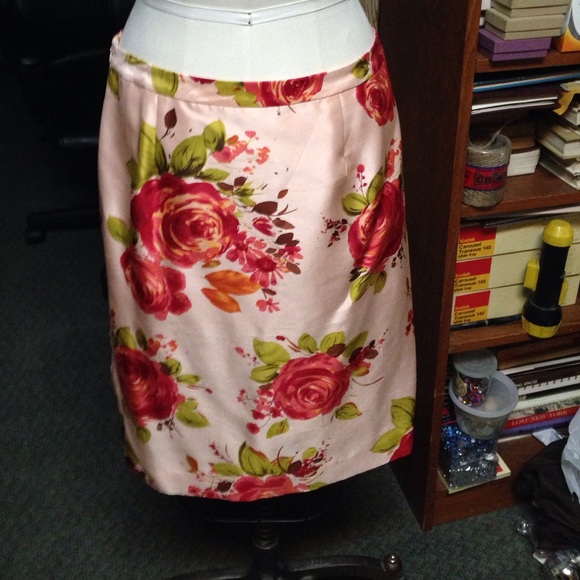 Banana republic silk rose pencil skirt sz10 petite - Picture 4 of 4