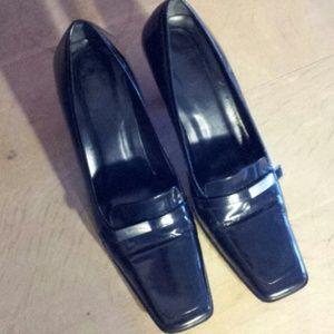 woman's black coach shoes