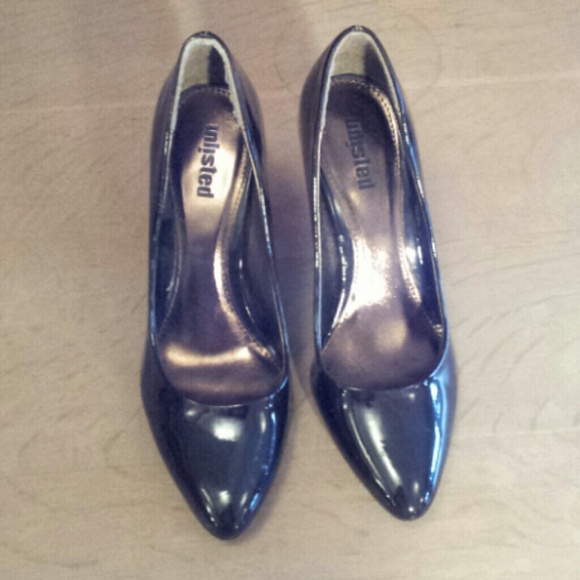 woman's unlisted bronz shoes