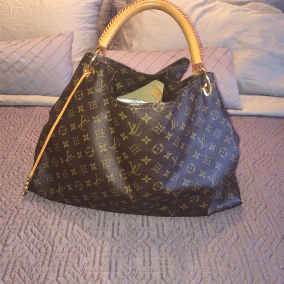 Retired Artsy Large GM Louis Vuitton