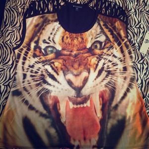 RocaWear Tiger Face tee! Easily paired!