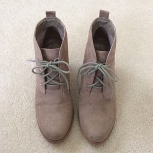 American Eagle thick heel desert boots in taupe