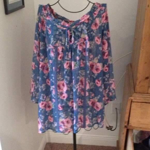 3 qt length floral blouse