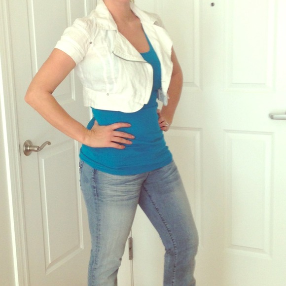 White cropped short sleeve jacket