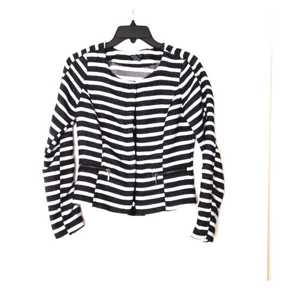 ⭐️sold⭐️ Black and white stripped blazer