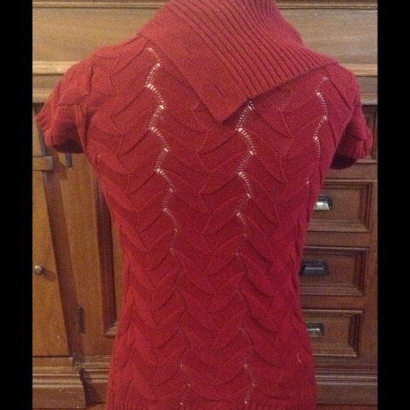 🚫🚫SOLD Stylish burgundy sweater🚫🚫 - Picture 2 of 2