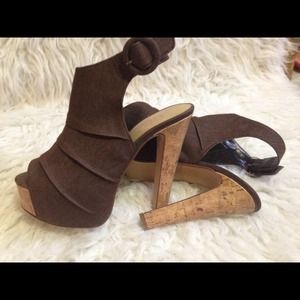**SOLD**Brown Shi thick heels
