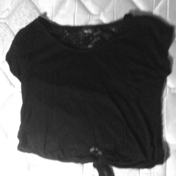 Black cropped tee shirt