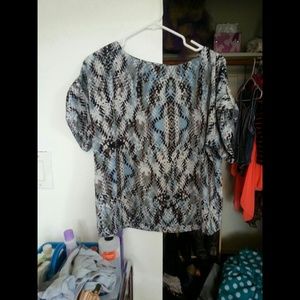 Great blouse either causal or fancy