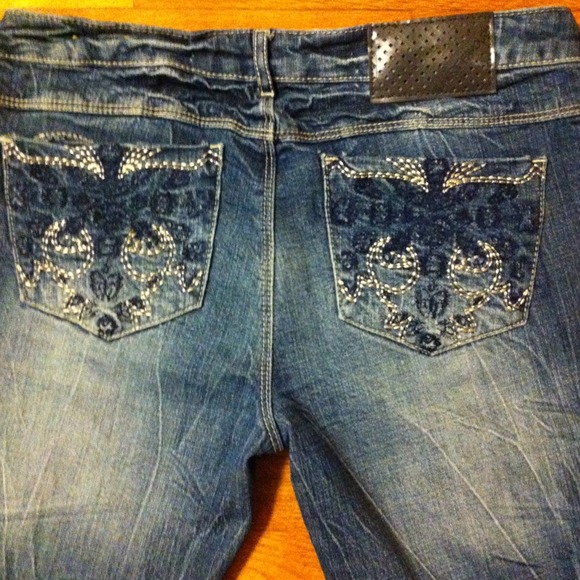 Almost Famous Denim - These jeans have GREAT pockets!