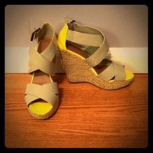 Grey and yellow wedges
