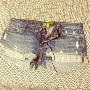 *SOLD* Hollister Destroyed Shorts