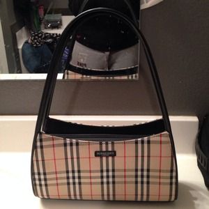 Burberry purse