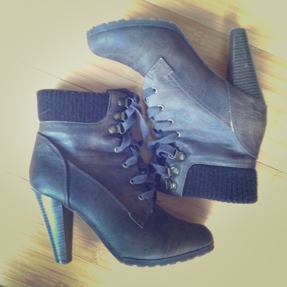 Heeled boots